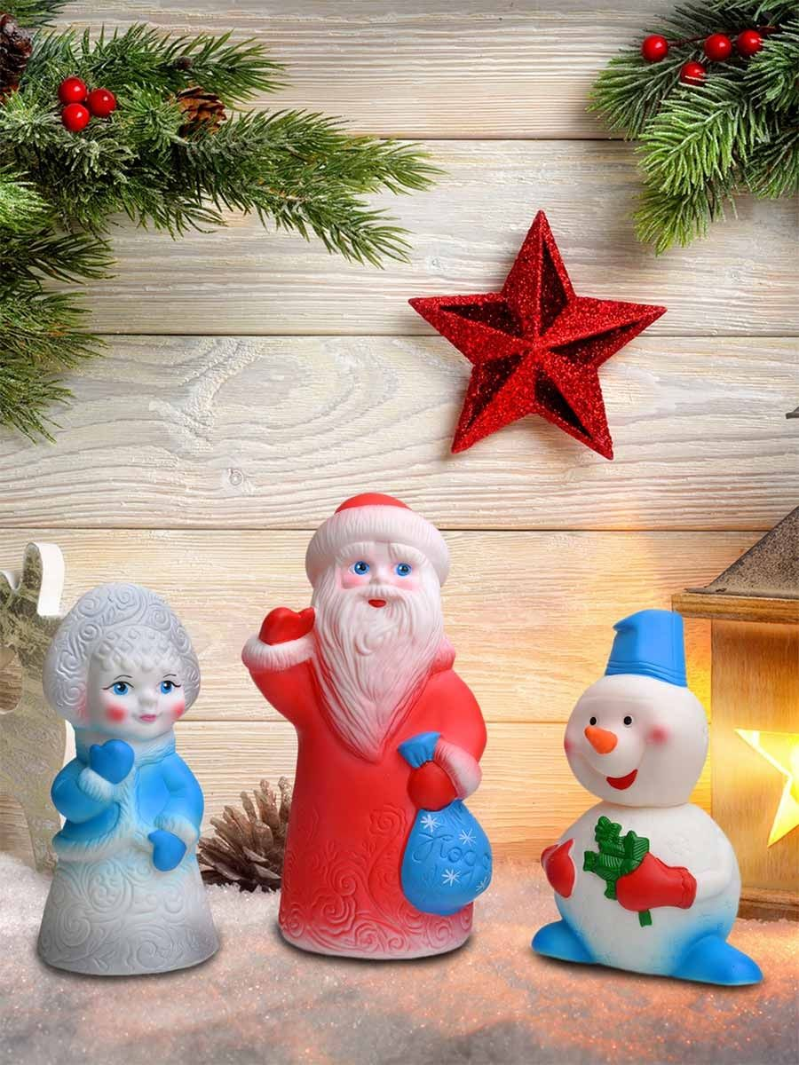 Новогодние игрушки под елку: Дед мороз, Снегурочка и Снеговик